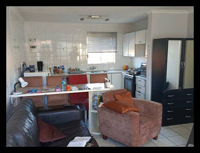2 BEDROOM TOWNHOUSE FOR SALE IN GLEN MARAIS